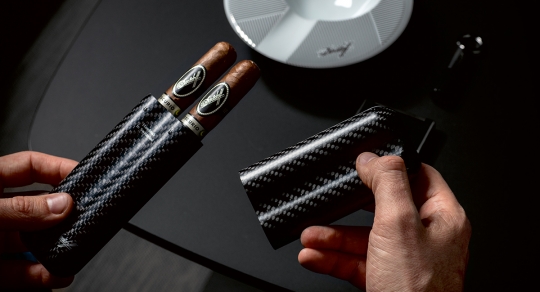 Davidoff Zigarrenetui Kohlenstoff XL-2 Carbon Handmade in Schwitzerland 